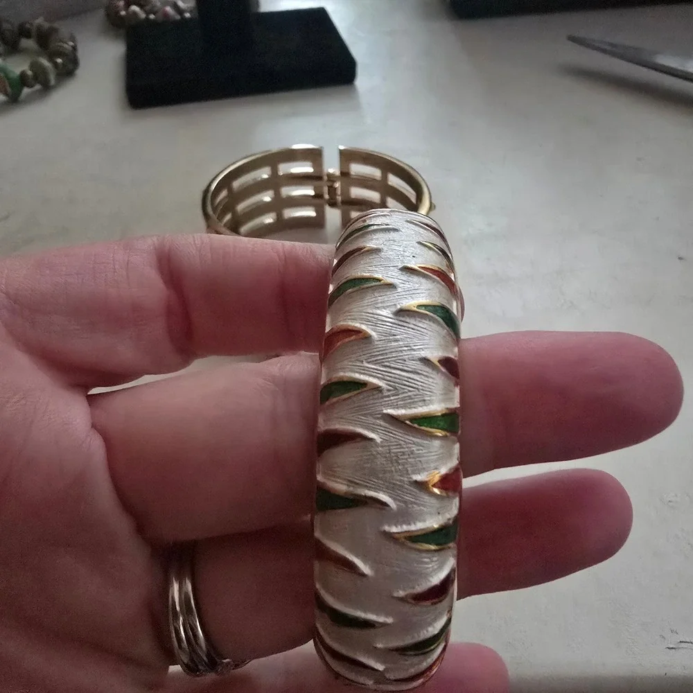 Vintage Style Enamel Gold Tone Bangle Bracelet Lot Floral Cage Textured 3pc Set